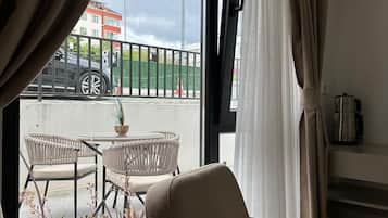 Rom – standard, 1 kingsize-seng, fjellutsikt | Minibar, skrivebord, lydisolert og wi-fi (inkludert)