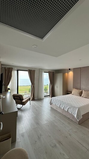 Comfort Room, 1 King Bed, Sea View | Minibar, desk, soundproofing, free WiFi - The Deck Otel (Trabzon)