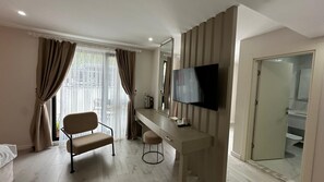 Standard Room, 1 King Bed, Mountain View | Minibar, desk, soundproofing, free WiFi - The Deck Otel (Trabzon)