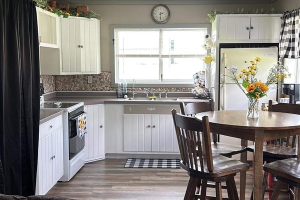 Signature Cottage | Private kitchen | Highchair