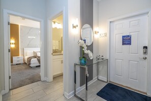 4 室のベッドルーム、アイロン / アイロン台、旅行用ベビーベッド、WiFi (無料)