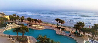 Cozy 2-Bedroom Deluxe Suite in Beautiful Daytona Beach!