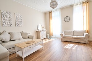 Téléviseur connecté, foyer, livres