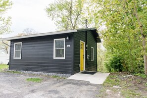 Exterior - Double the Fun: Two Houses, Shared Yard & Fire Pit (Kingston)
