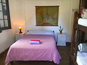 Family Quadruple Room | Free WiFi, bed sheets - Destino 26 Hostel (Montevideo)