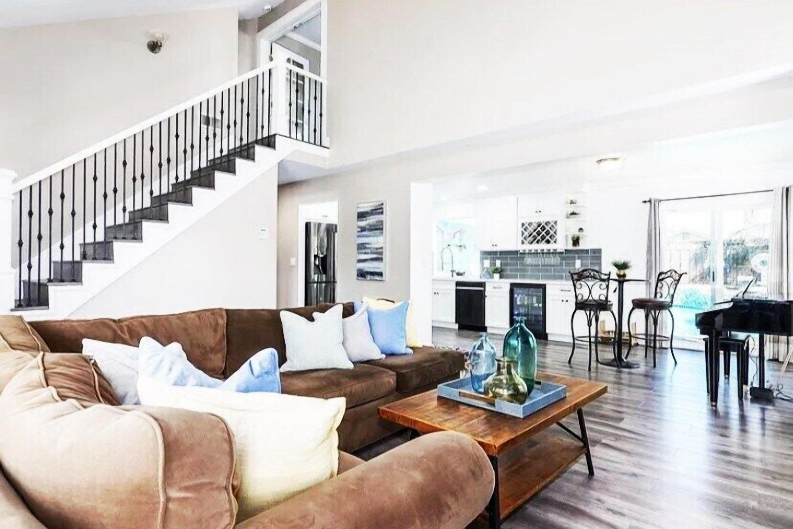 Stunning Modern Home|King Bed|Pool|Jacuzzi|Firepit