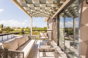 Terrace/patio - Villa Glam-Large Luxury Resort Home sleep 13w/pool (Noord)