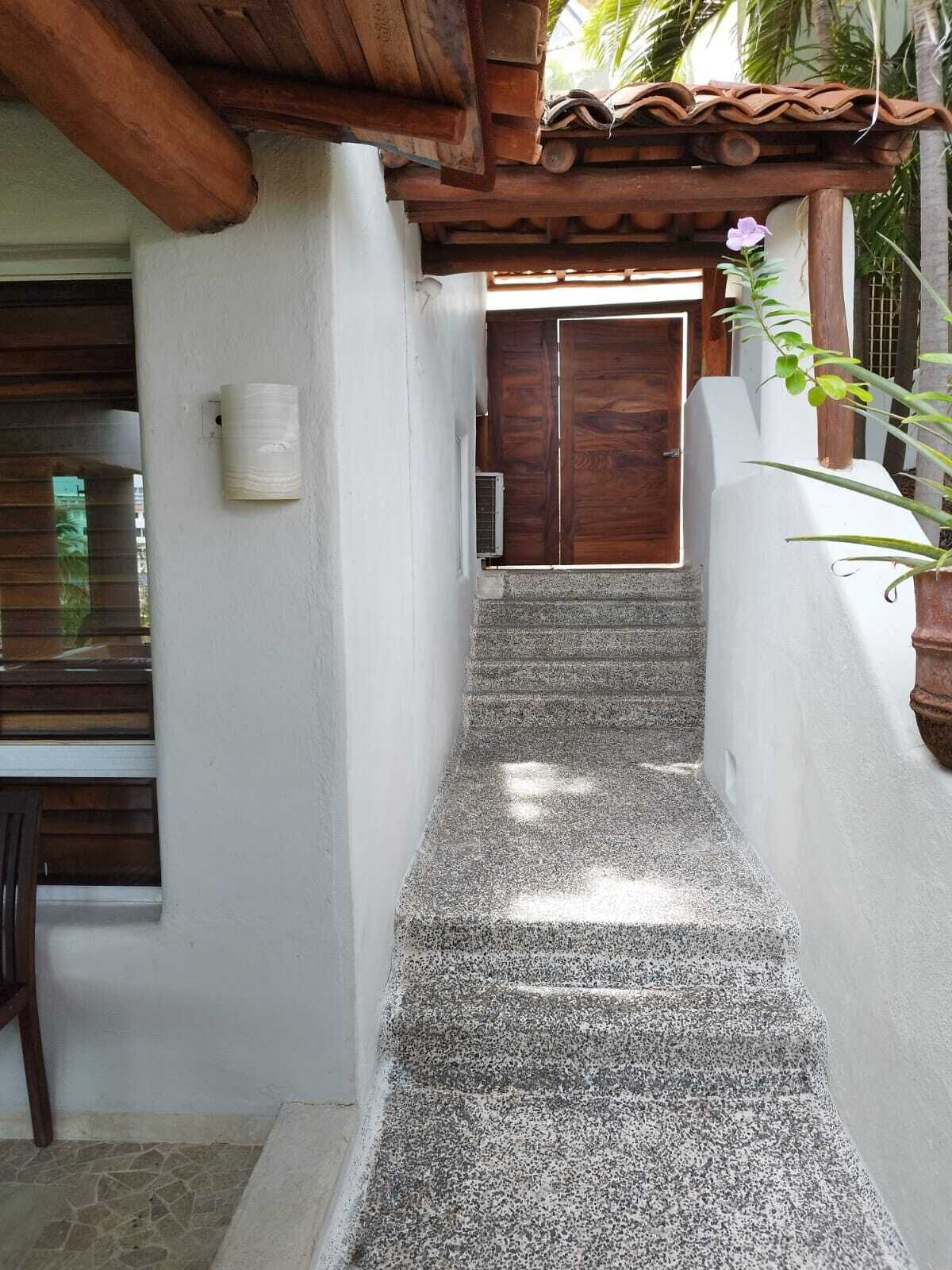 Luxury beach villa, the best IXTAPA, Safe and clean.