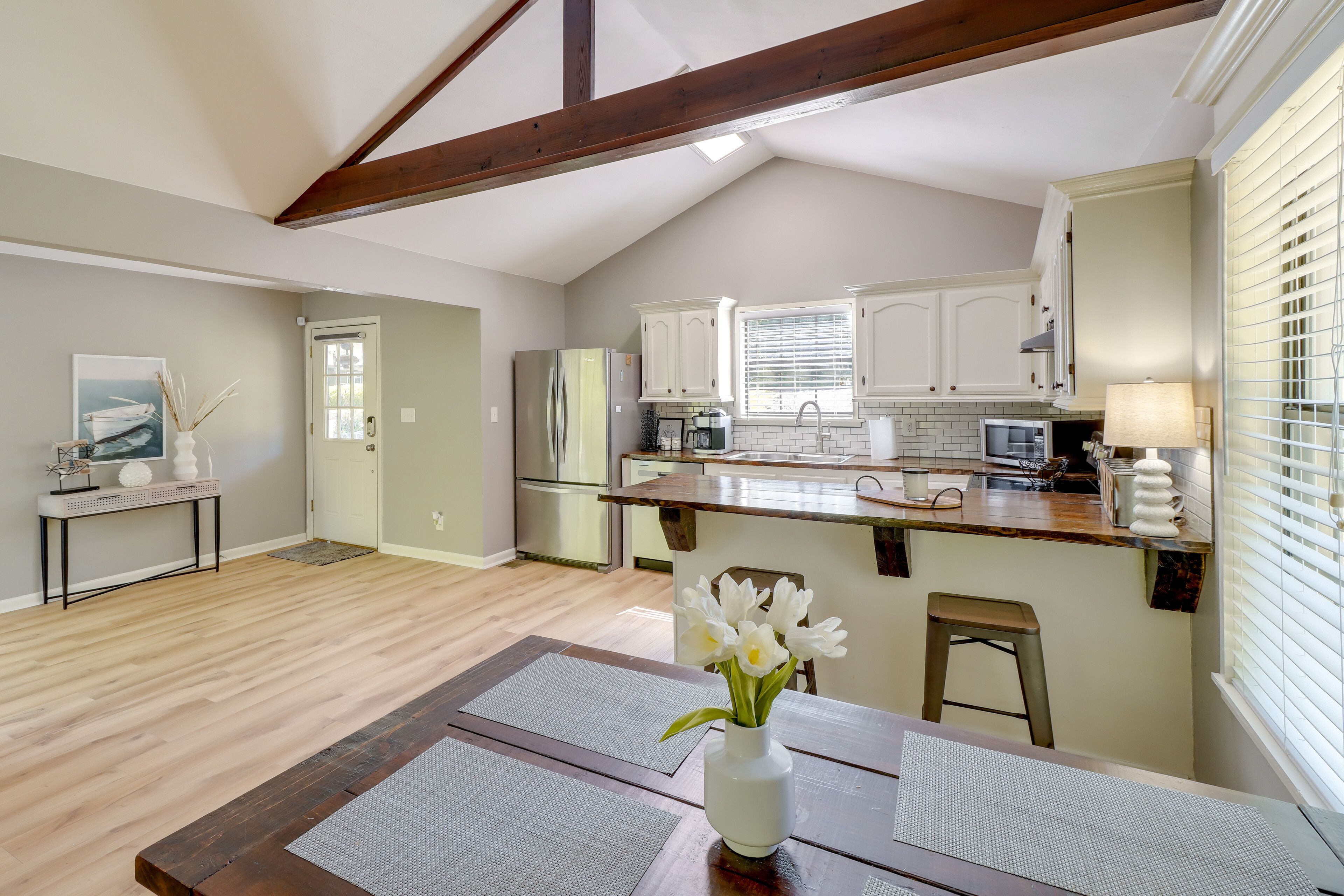 Waterfront Greers Ferry Lake Vacation Rental!