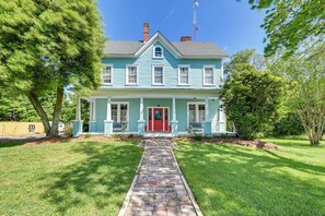 Exterior - Spacious Historic Home w/ Yard & Deck! (High Point)