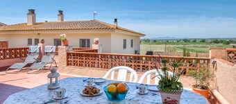 LUNICE: Nice flat in Bellcaire with large terrace and nature view