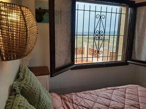 2 bedrooms, iron/ironing board, bed sheets - LUNICE: Nice flat in Bellcaire with large terrace and nature view (Bellcaire d´Empordà)