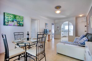 TV - CONFORT: Beautiful apartment in l'Escala with large terrace and air conditioning (L'Escala)