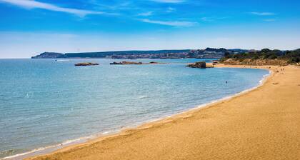 CONFORT: Beautiful apartment in l'Escala with large terrace and air conditioning