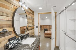 Interior - Country Cottage: Aunt Susie's Raystown Lake Vacation Rentals; Tatman Boat Launch (Todd)