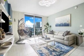 Living area - Luxury Apartment in Downtown Miami / Free Parking (Miami)