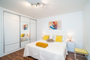 2 bedrooms, iron/ironing board, internet, bed sheets