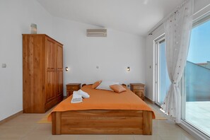 Acceso a internet y ropa de cama 