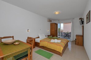 Internet, bed sheets - Apartments Villa Juric - Studio Apartment with Balcony - 2 (Baška Voda)