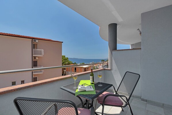 Outdoor dining - Apartments Villa Juric - Studio Apartment with Balcony - 2 (Baška Voda)