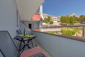 Outdoor dining - Apartments Villa Juric - One Bedroom Apartment - 2 (Baška Voda)
