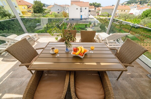 Outdoor dining
