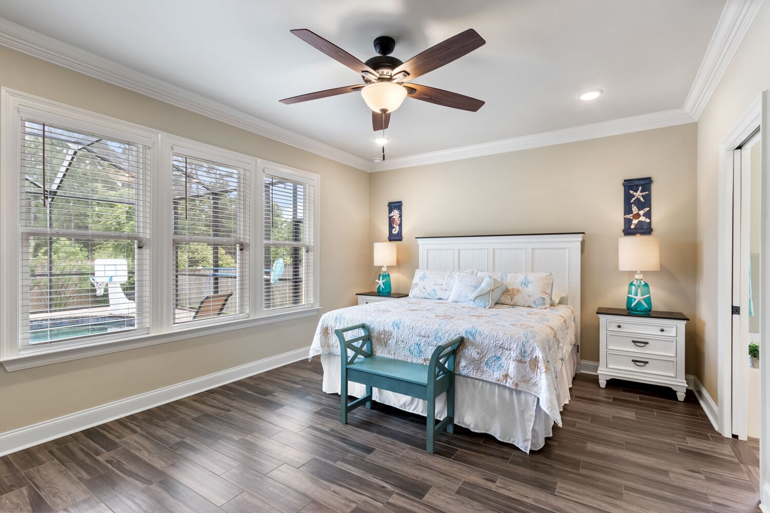 Solar Heated salt water pool! AC & Heated game room! 3 Min to beach!Family fun!