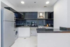 Private kitchen - Lush 1 BR at Executive Bay (Dubai)