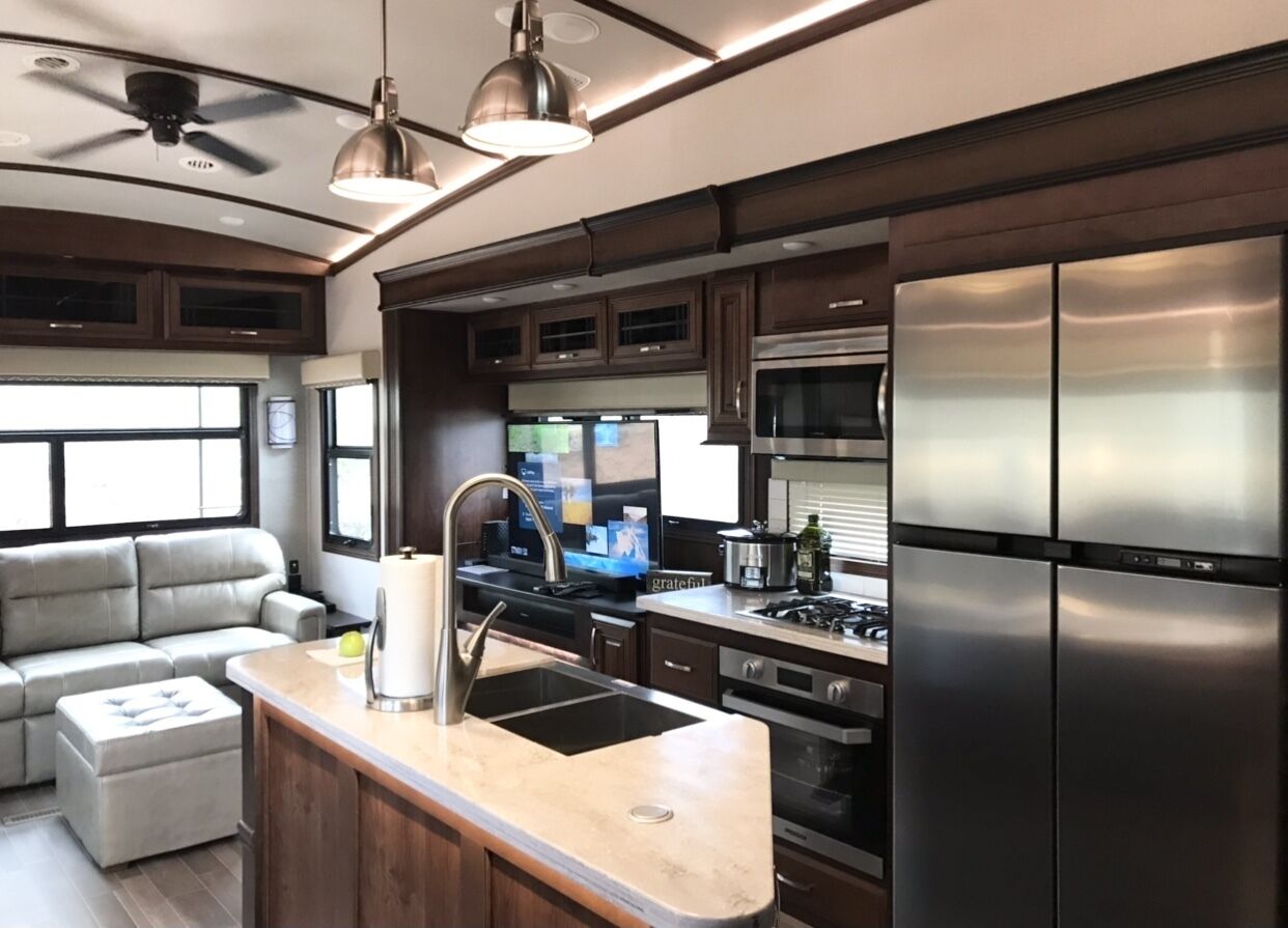 Glamping 5th Wheel Resort Style Living