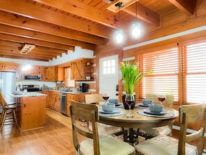 Dining - Smoky Mountain Cabin w/ Hot Tub & View | Private - Cherokee & Bryson City (Whittier)