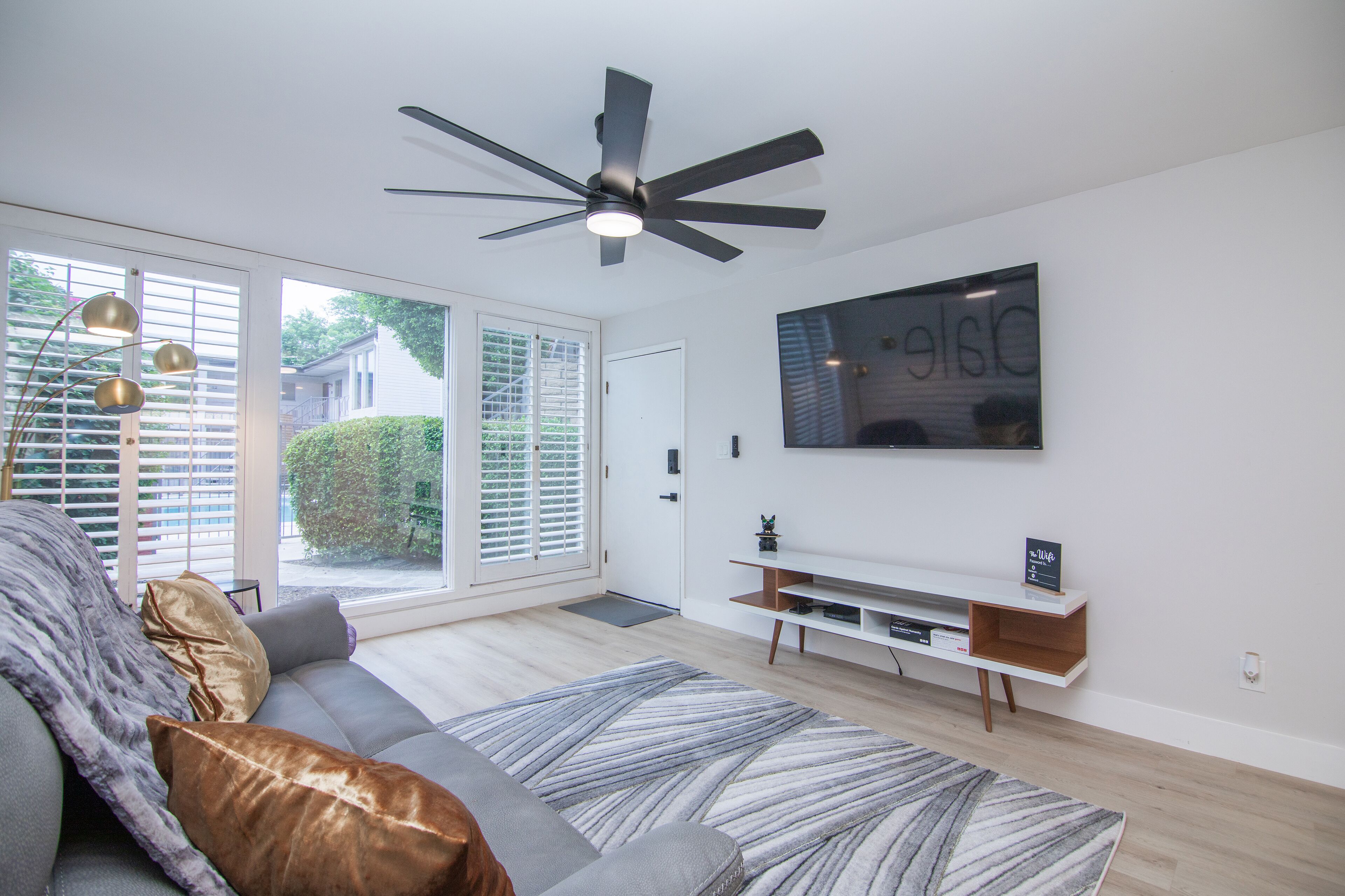 Marvelous Modern 1BR: Walking Distance to Old Town