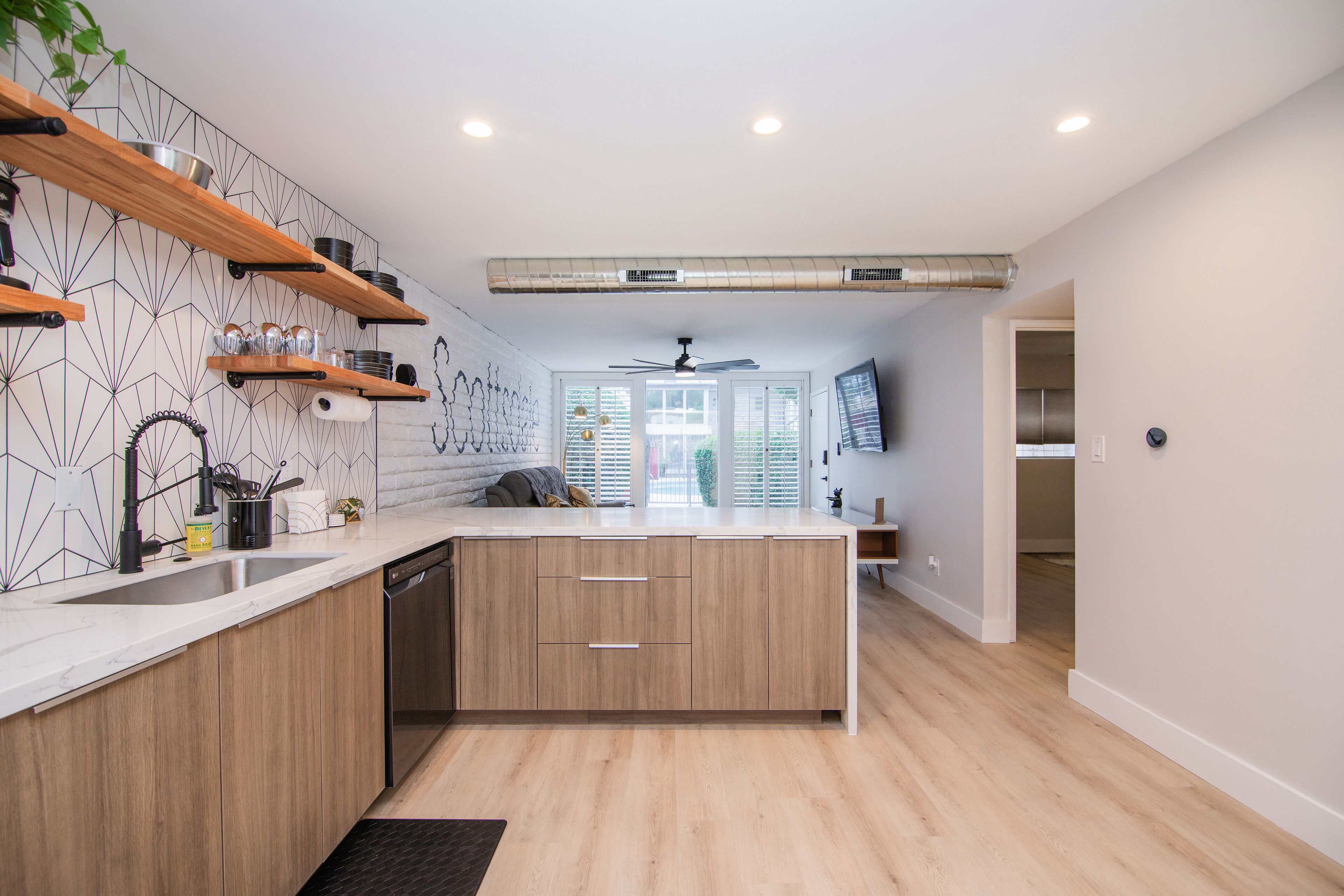 Marvelous Modern 1BR: Walking Distance to Old Town