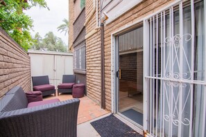 Terrace/patio - Marvelous Modern 1BR: Walking Distance to Old Town (SCOTTSDALE)