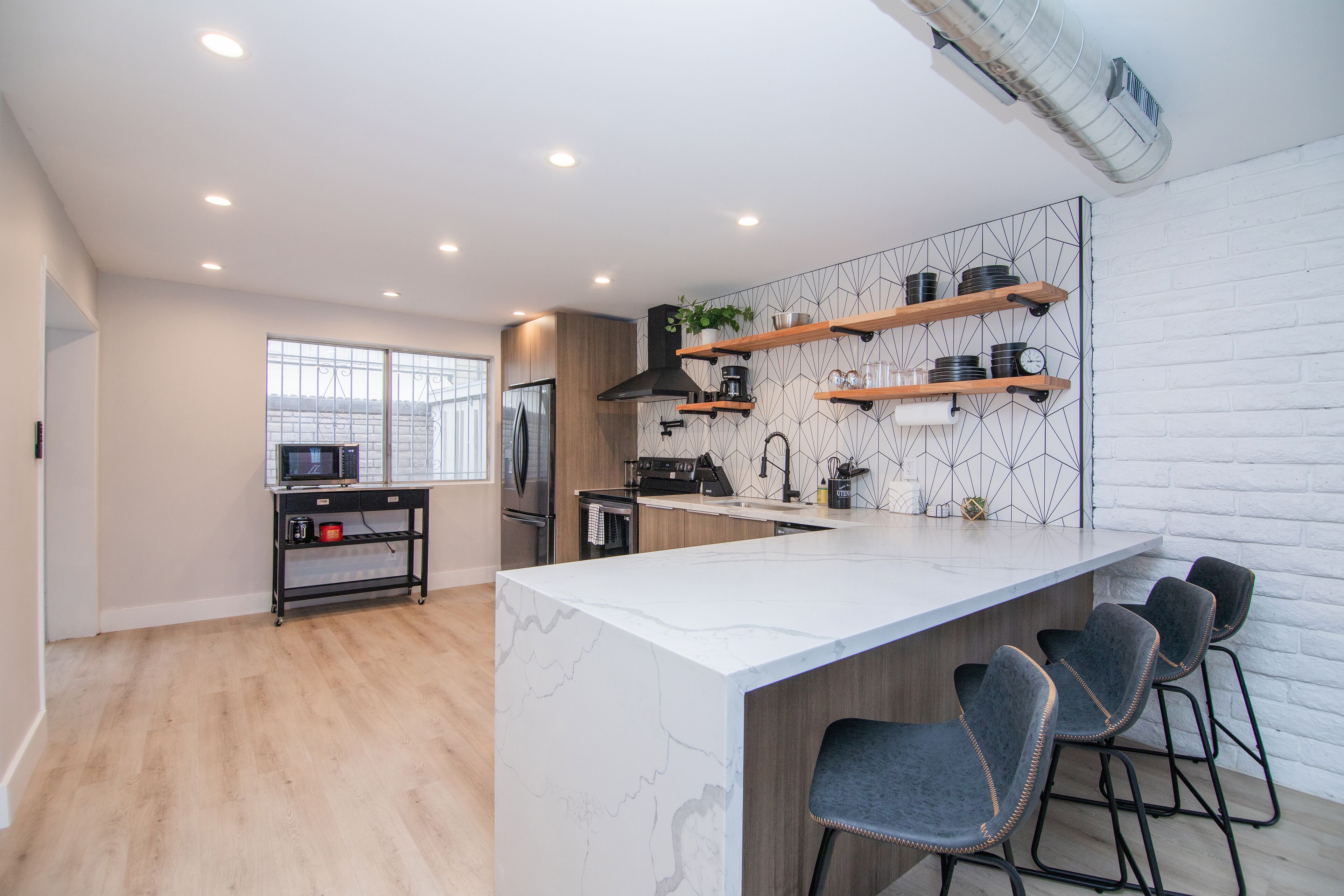 Marvelous Modern 1BR: Walking Distance to Old Town