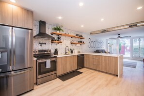 Private kitchen - Marvelous Modern 1BR: Walking Distance to Old Town (SCOTTSDALE)