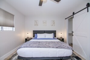 Room - Marvelous Modern 1BR: Walking Distance to Old Town (SCOTTSDALE)