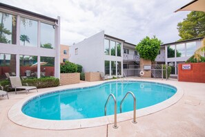 Pool - Marvelous Modern 1BR: Walking Distance to Old Town (SCOTTSDALE)