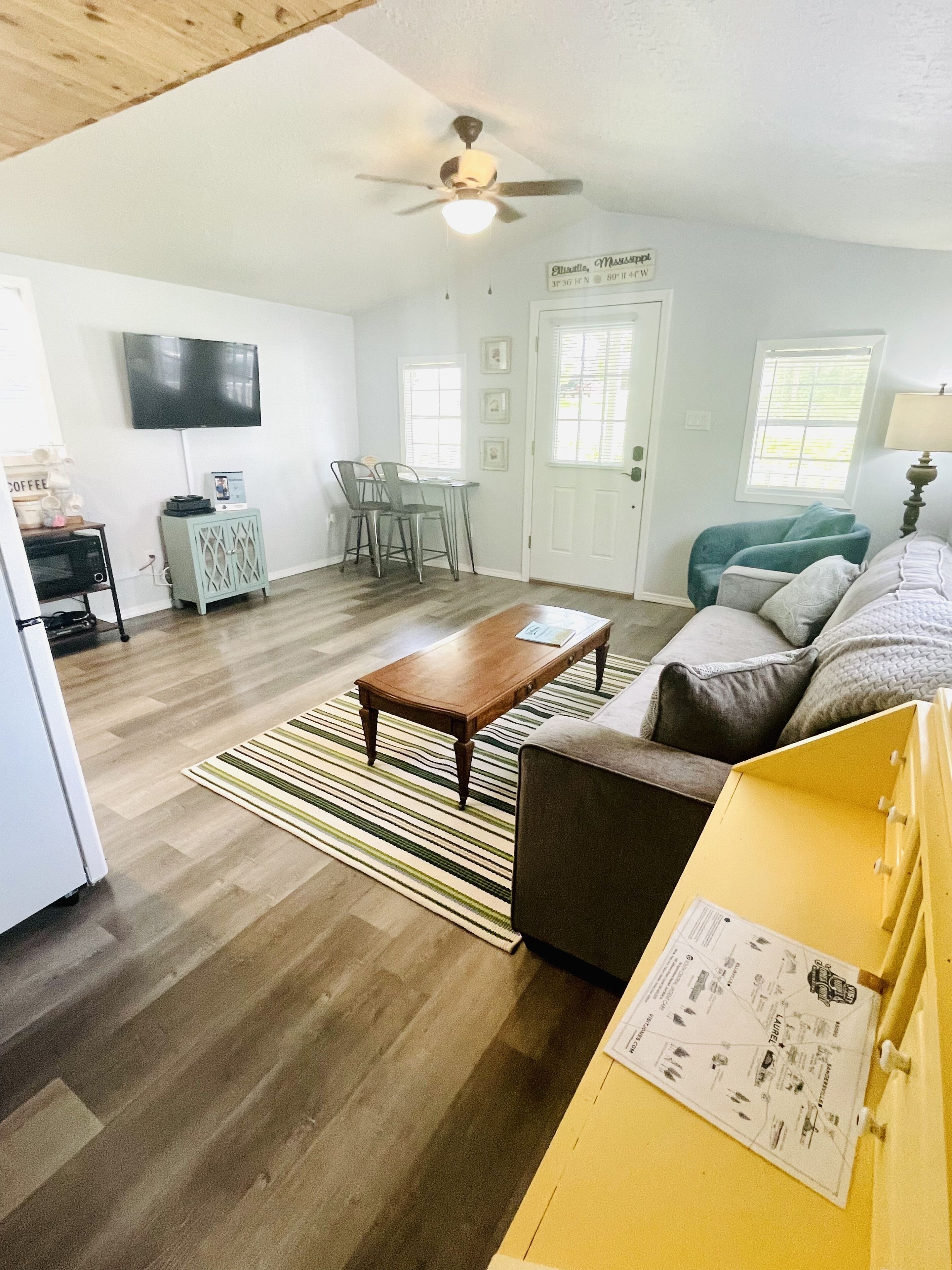 Cottage Charm - Quiet, cosy, pet friendly stay.