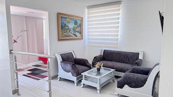 Apartamento básico | Área de estar | TV