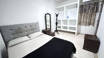 Basic Apartment | 2 bedrooms, iron/ironing board, free WiFi