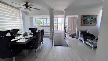 Basic Apartment | Dining