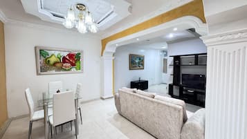 Departamento básico | Área de sala de estar | Televisión