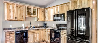 Modern dog-friendly cabins with hot tub, fireplace, patio, grill, central AC, & W/D