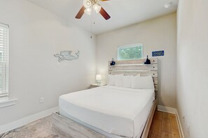 4 bedrooms, iron/ironing board, Internet, bed sheets