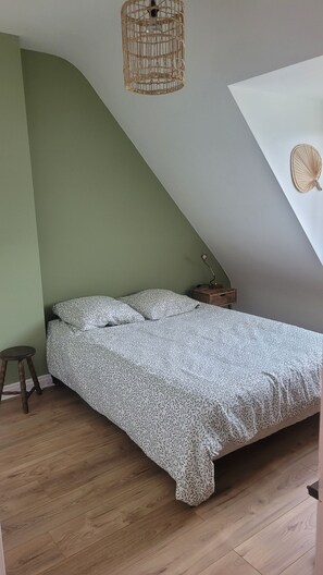 5 chambres, fer et planche à repasser, lit parapluie, Wi-Fi gratuit