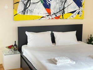 1 quarto, Wi-Fi de cortesia, roupa de cama