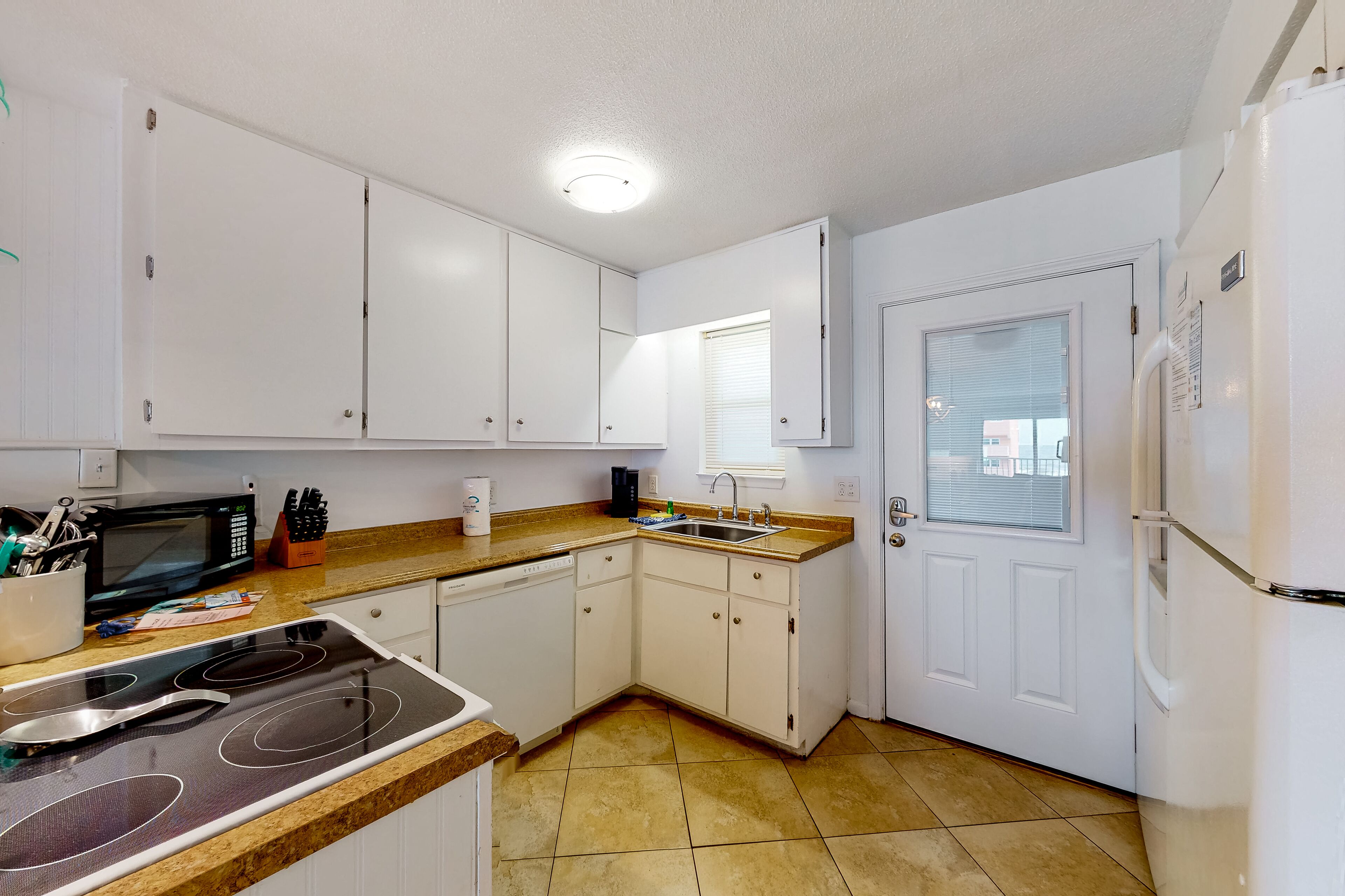 Coastal condo with pool & beach access - scenic balcony, central AC, and W/D