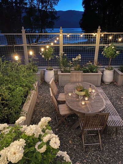 Your dream lakefront property with a stunning new sauna!