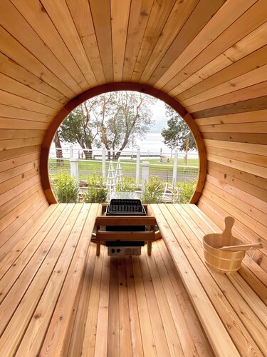 Your dream lakefront property with a stunning new sauna!