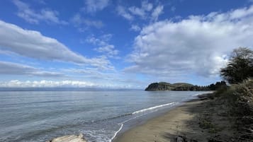 Una playa cerca, toallas de playa